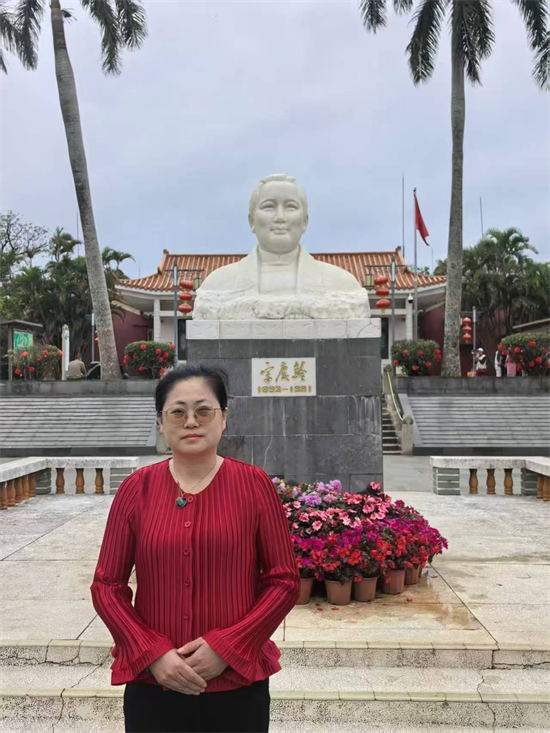 纪念宋庆龄逝世45周年——刘凤珍