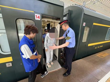 温情守护伴远行 贴心服务暖归途——写在十一长假的Z8006次列车上一件暖心的事